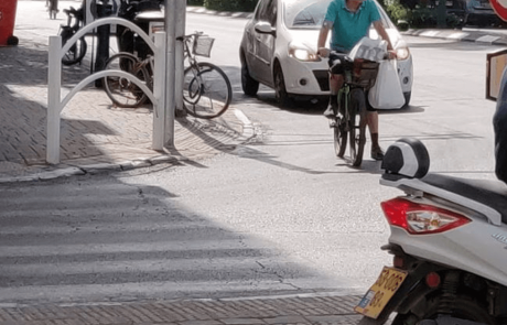 בדיקה: 63% מרוכבי האופניים ברמת גן לא חבשו קסדה, יותר מחצי חצו באדום או לא צייתו לתמרורים